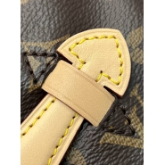 Сумка Louis Vuitton Bumbag из классической канвы Monogram с кожаной нашивкой